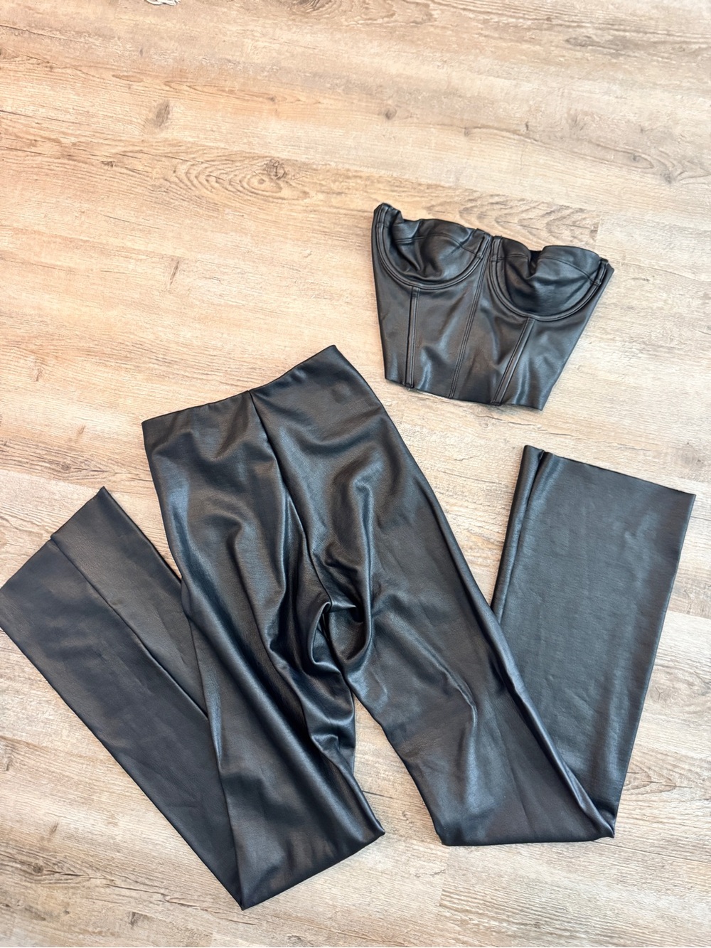 SKIMS Faux Leather Set Top and Pants XS